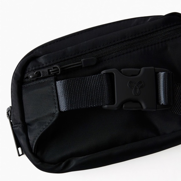 TnAction On-The-Way Exposed Mini Bag In Black - Picture 5 of 7